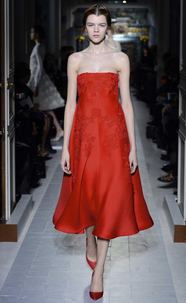 Fashion under the badge of Valentino: it is delightful and is charming