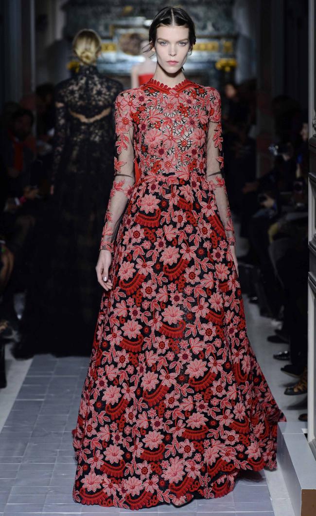 Fashion under the badge of Valentino: it is delightful and is charming