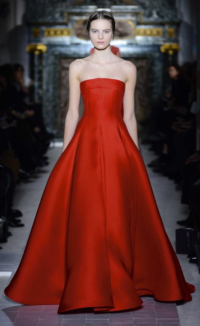 Fashion under the badge of Valentino: it is delightful and is charming