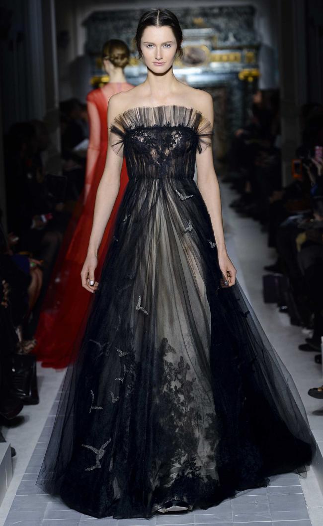 Fashion under the badge of Valentino: it is delightful and is charming