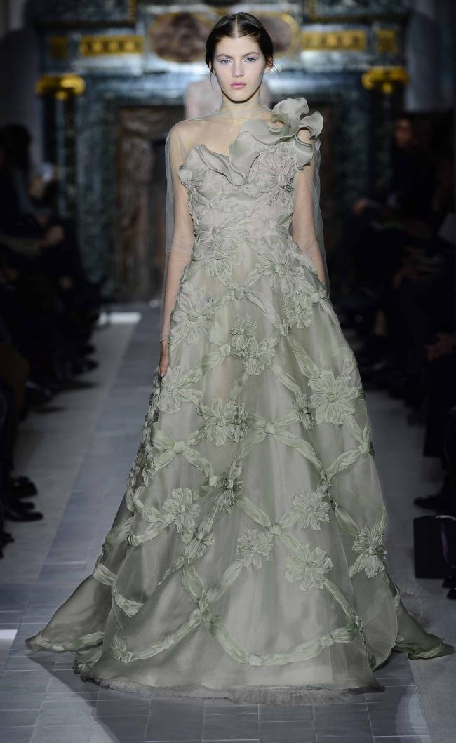 Fashion under the badge of Valentino: it is delightful and is charming