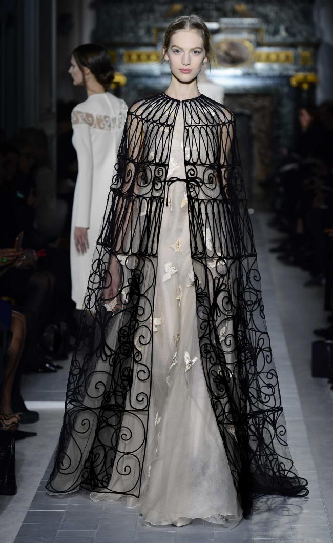 Fashion under the badge of Valentino: it is delightful and is charming