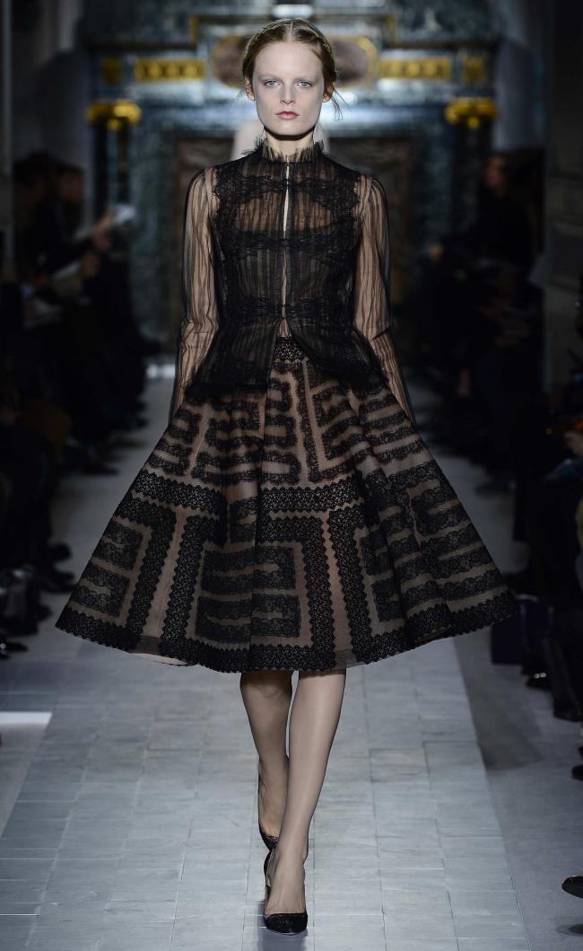 Fashion under the badge of Valentino: it is delightful and is charming