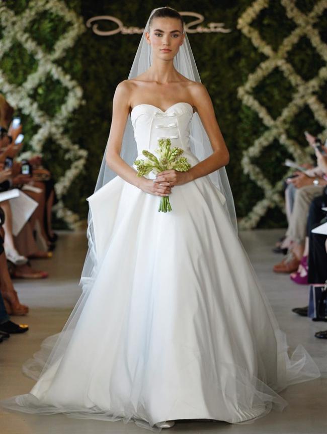 Wedding tenderness from Oscar de la Renta