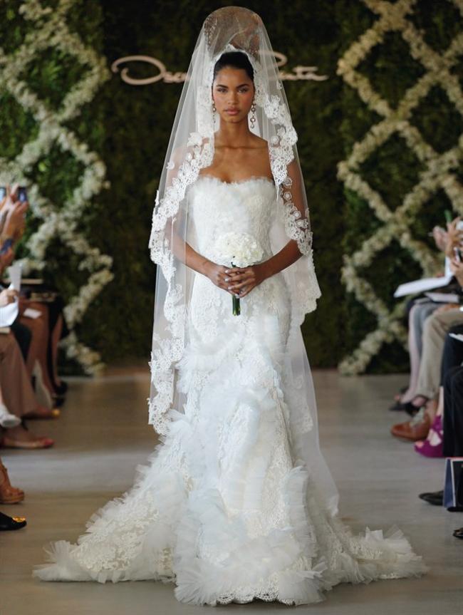 Wedding tenderness from Oscar de la Renta