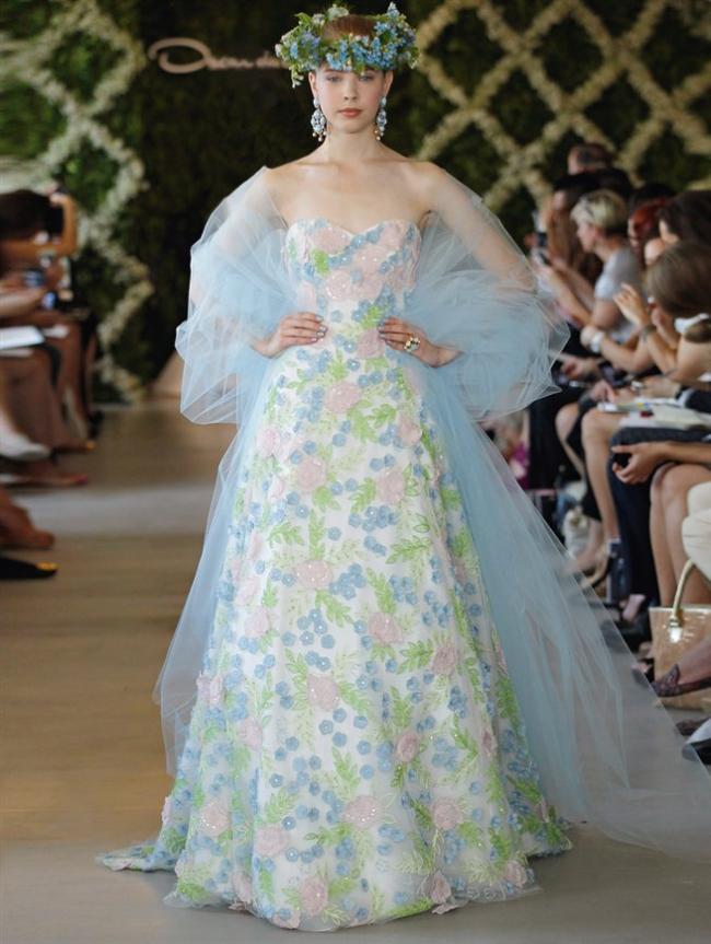 Wedding tenderness from Oscar de la Renta