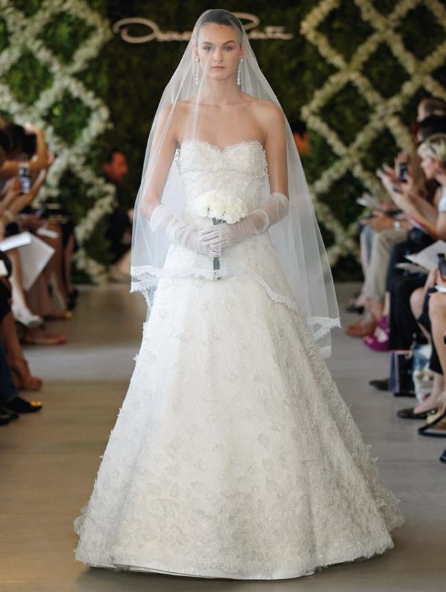 Wedding tenderness from Oscar de la Renta