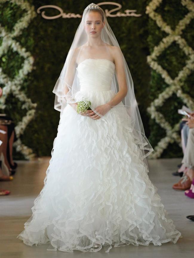 Wedding tenderness from Oscar de la Renta