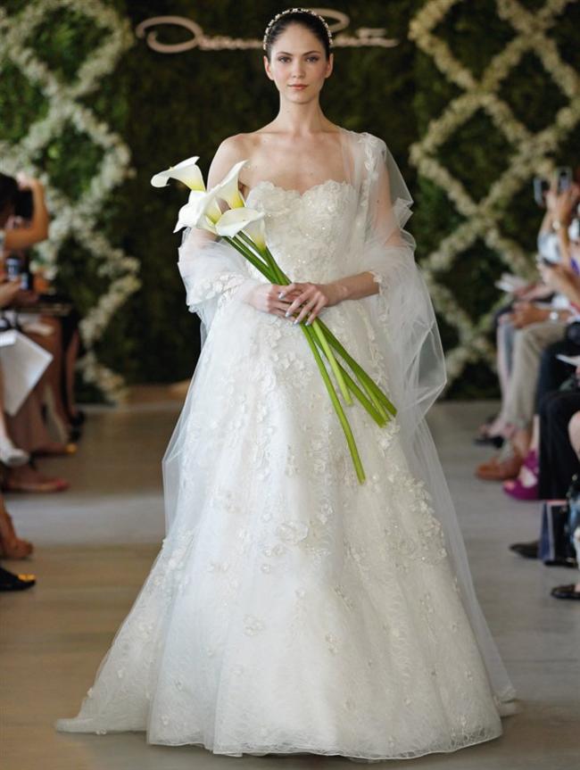 Wedding tenderness from Oscar de la Renta