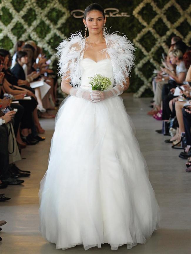 Wedding tenderness from Oscar de la Renta